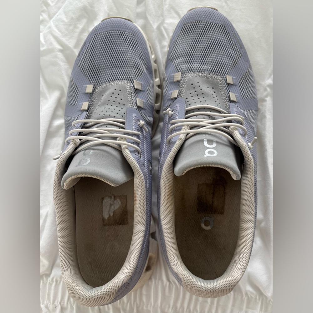 On Cloud Lightweight Women’s Running Shoes: Grayish blue. 10. Orig price $140.